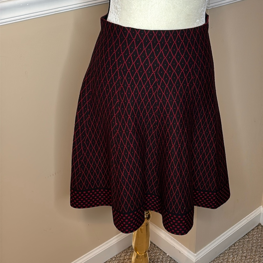 Hotness women’s knitted black with red detail skirt!